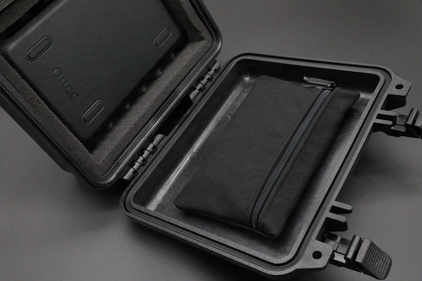 
                  
                    ADHESIVE KIT
                  
                